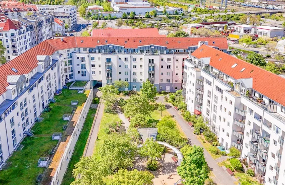 Moderne Wohnanlage mit Gartenanlage